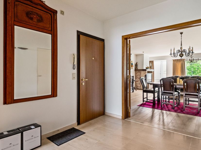 Ruim en lichtrijk appartement met 3 slaapkamers, 2 terrassen en garagebox in het centrum van Brasschaat. <br />
<br />
Gelegen op de tweede verdiepi