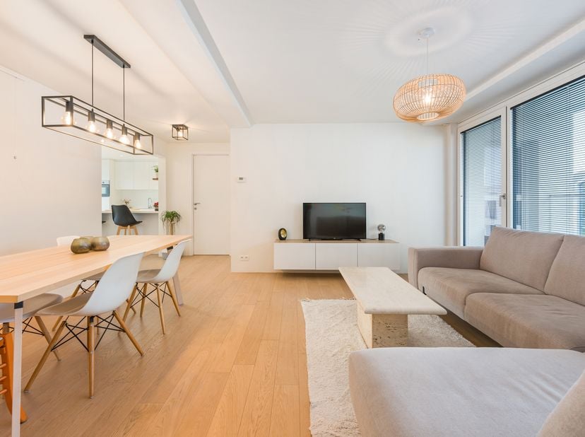 Dit energiezuinige (EPC A) appartement is gelegen op wandelafstand van de markt van Oedelem. U bevindt zich er vlakbij winkels, bushalte, lagere schoo