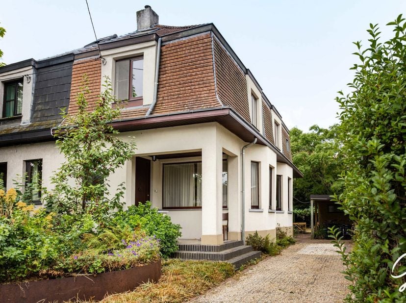 TE KOOP – MELLE<br />
Welkom op onze bezoekdag op 05/09! Voor meer informatie of om een afspraak te maken, contacteer Bruno via 0495 12 20 64.<br />
T