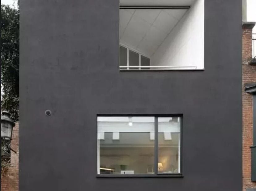 Het heet de verticale suite en is volledig ontworpen door een architect.<br />
Dit huis van ca. 120 m² is als volgt ingedeeld:<br />
Op de begane gron
