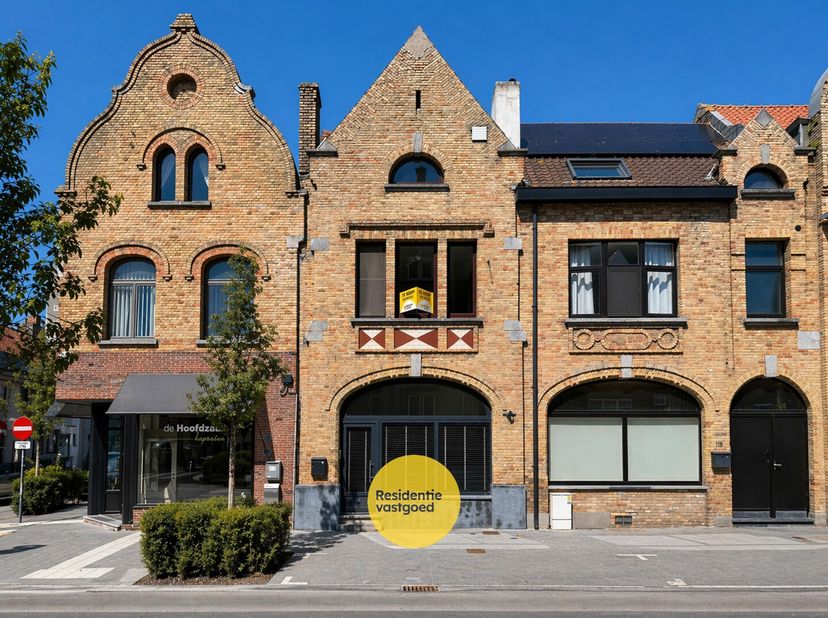 Herenhuis met handelsruimte &amp; wellness in Nieuwpoort-Stad<br />
In het centrum van Nieuwpoort-Stad bevindt zich dit gerenoveerde herenhuis (2015) met