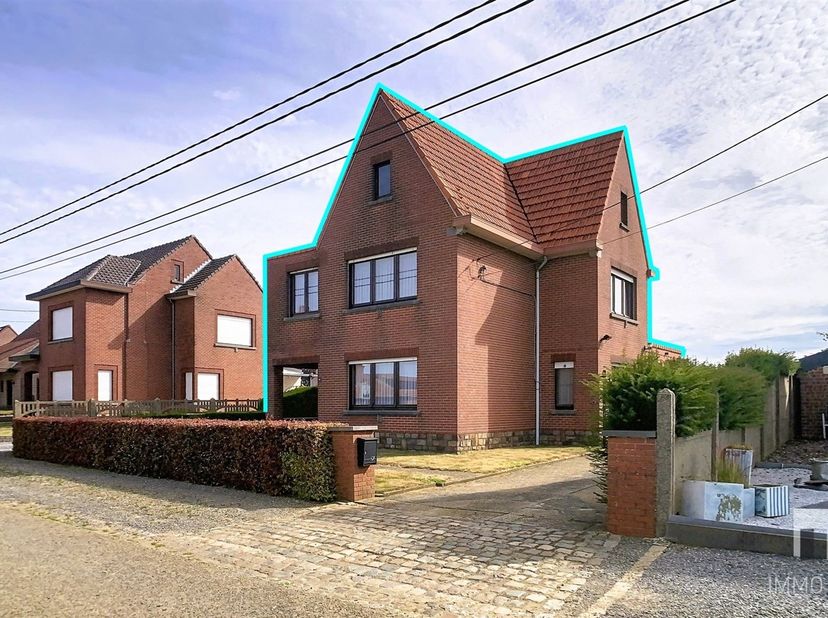 Op te frissen unieke landelijke gezinswoning met bijgebouw, tuin en (s)tal van mogelijkheden in Tielt-Winge<br />
<br />
Ligging: Deze unieke woning