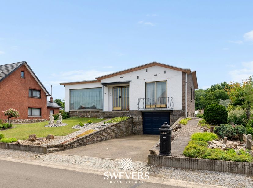 Voor meer info en foto’s, surf naar www.swevers.be – Op een rustige locatie in Koersel, aan de Hooistraat 17, vindt u deze open bebouwing op een ruim