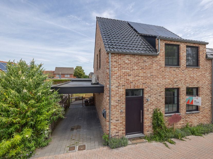 Ben je op zoek naar een energiezuinige woning met 3 slaapkamers in het gezellige Tongerlo? Dan is deze woning op een perceel van 2are precies wat je z