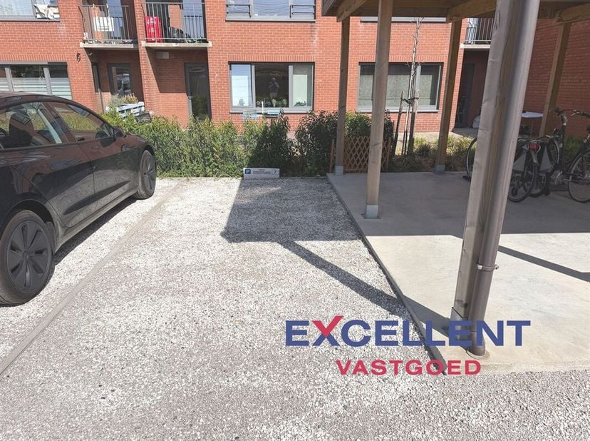Op zoek naar een vaste parkeerplaats in het centrum van Deinze of een interessante investering met toekomstpotentieel? Deze staanplaats, gelegen in de