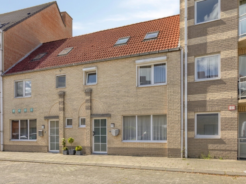 Op zoek naar een instapklare gezinswoning met veel ruimte en hedendaags comfort? <br />
Deze verzorgde eengezinswoning biedt alles wat een modern gezi