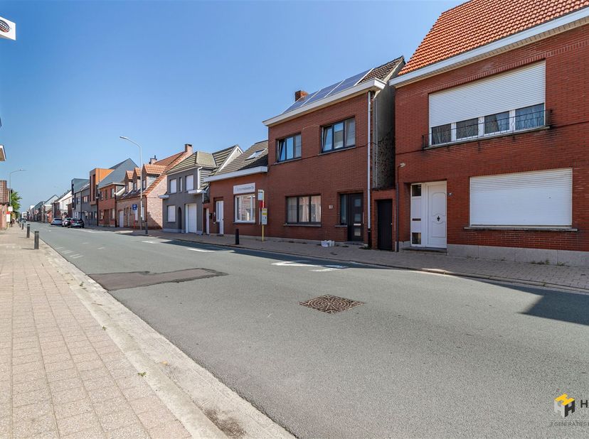 Op te frissen woning (153 m²) met 3 slaapkamers en tuin (250 m²) in Stabroek<br />
Deze woning geniet van een centrale ligging in het hart van Stabro