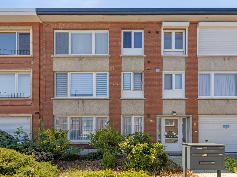 Ben je op zoek naar een gelijkvloers appartement in Deurne? Dan is dit appartement aan de Edelvalklaan 33 te Deurne precies wat je zoekt!<br />
<br />