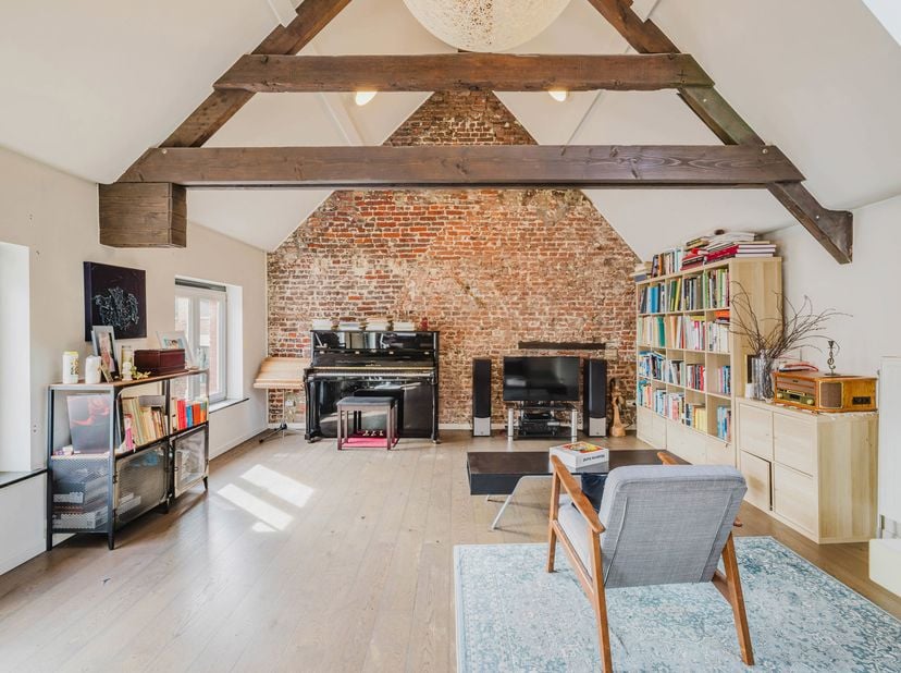 Ligging<br />
Dit instapklare appartement bevindt zich aan de Oude Houtlei, in het hart van de historische Gentse binnenstad. De residentie maakt deel