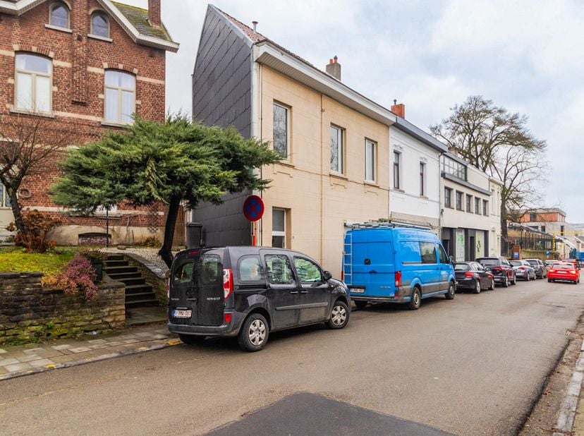 ZAVENTEM - Appartement au rez-de-chaussée très bien situé et entièrement rénové. L'appartement dispose d'un salon/salle à manger de 20m², d'une cuisin