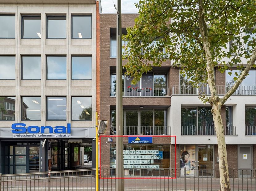 Bien professionnel à vendre
                    à 2640 Mortsel