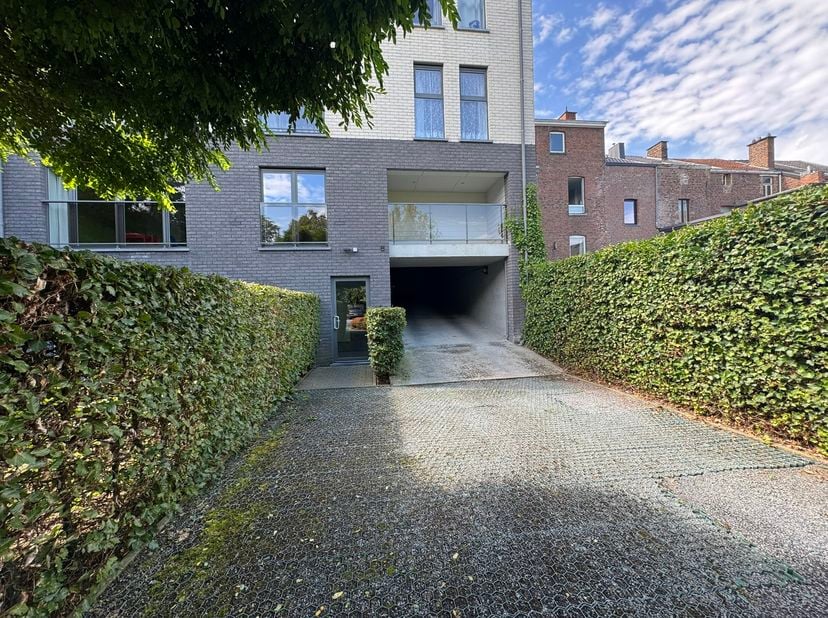 Garage te koop in Avenue Joseph Wauters 8 bus LOT 1,
                    4130 Tilff