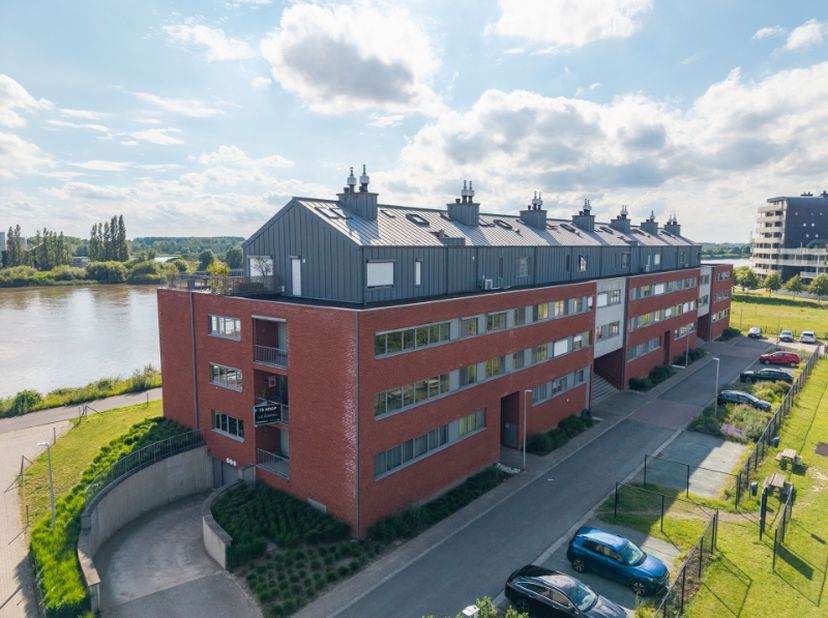 Zeer gunstig en rustig gelegen APP op 1eV in een gebouw met LIFT.&amp;nbsp; Dit appartement bevindt zich in een zeer rustige en aangename woonomgeving, in