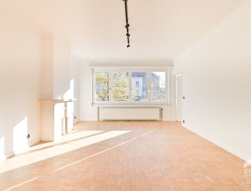                                         Appartement te huur in Elsene, € 1.290
