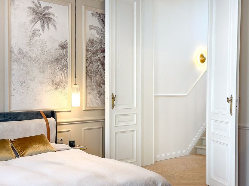 Square Marie-Louise - Découvrez cette maison d'une superficie brute de ± 325 m² (selon PEB), entièrement rénovée, avec un jardin de ± 148 m². Idéaleme