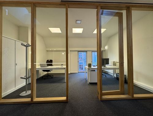                                         Kantoorruimte te huur in Brugge, € 400
