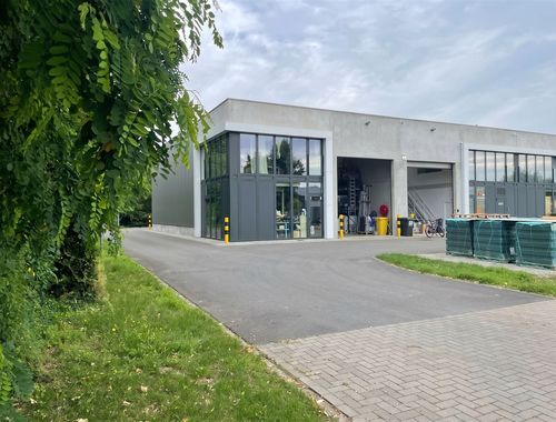                                         Bedrijfsgebouw te huur in Kapellen, € 1.800

