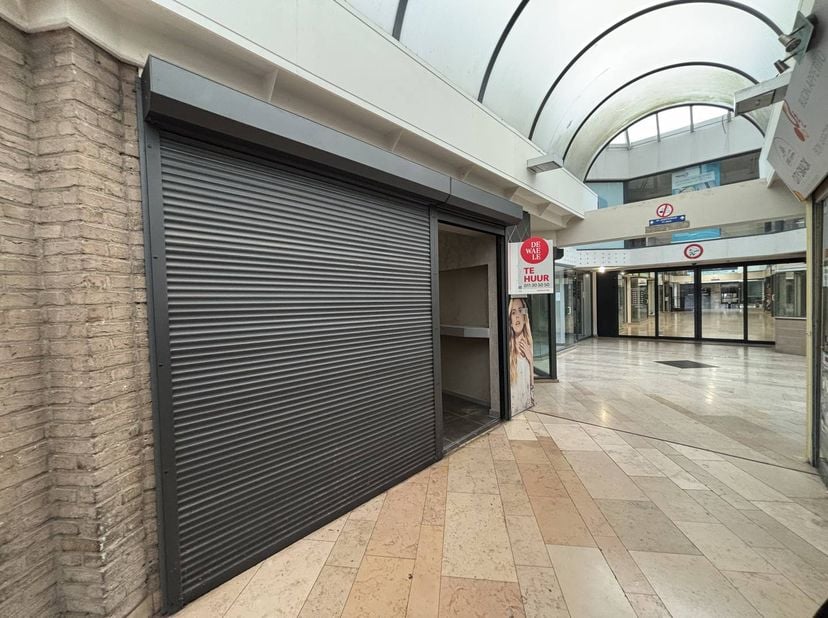 Commerciële winkelruimte te huur in hartje Hasselt – Galerij De Ware Vrienden<br />
<br />
Ideaal gelegen winkelruimte te huur op een toplocatie in he