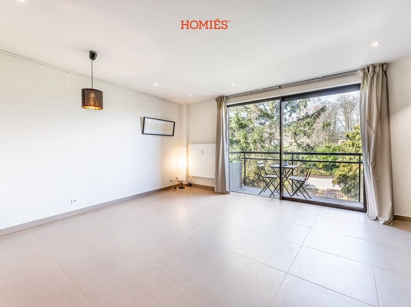 Op zoek naar een gezellige en onderhoudsvriendelijke thuis op een vlot bereikbare locatie nabij Leuven? Deze gerenoveerde studio bevindt zich op de vi