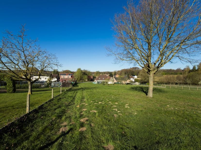TERVUREN - A la lisère du Parc de Tervuren et de la forêt de Soignes, disposant d'une vue imprenable sur les champs, magnifique TERRAIN de 23ares51ca