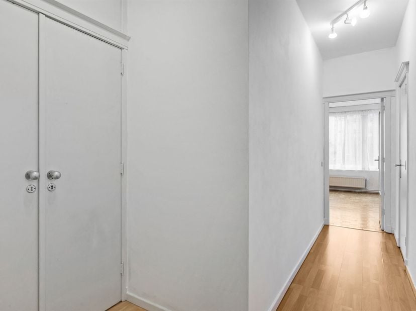 Journée portes ouvertes samedi 14 mars 12h30-13h30<br />
<br />
Lieu de vente : Ce studio est à vendre dans la rue Van der Sweepstraat à Anvers. Le
