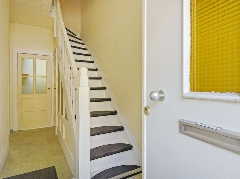 Te renoveren woning met 4 slaapkamers en mooie tuin in Merksem!<br />
Ontdek deze ruime woning aan de Lange Bremstraat 45 te Merksem, een pand met bij