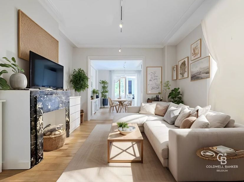 Bel appartement NON-MEUBLÉ de +- 78m² et rénové en 2022 situé au 2ème et dernier étage sans ascenseur dans une petite copropriété de 6 appartements.<b