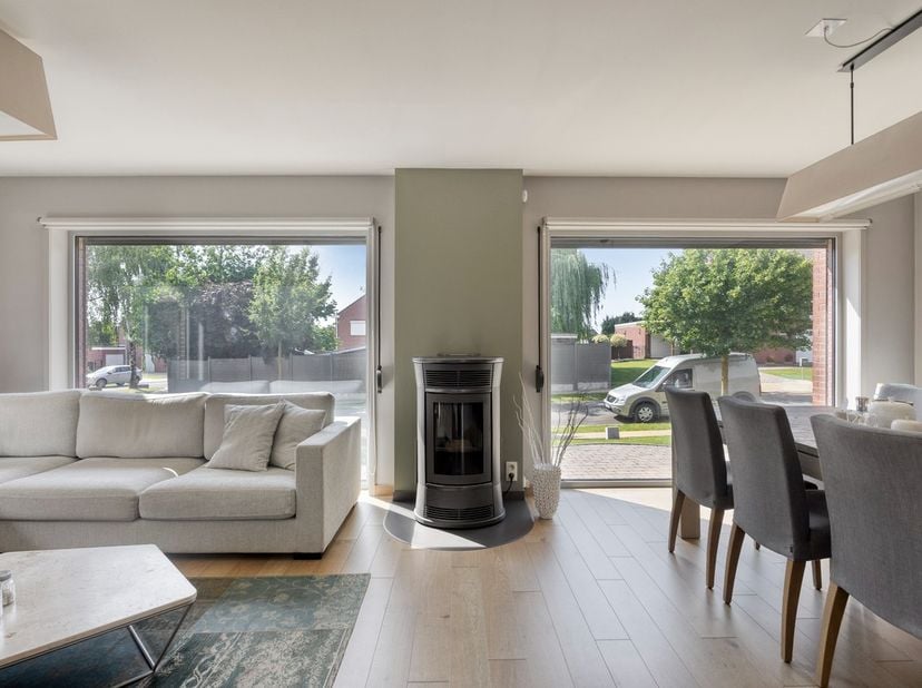 Instapklare halfopen bebouwing met prachtige zuidoostgerichte tuin<br />
<br />
Op zoek naar een instapklare en uitstekend onderhouden woning met een