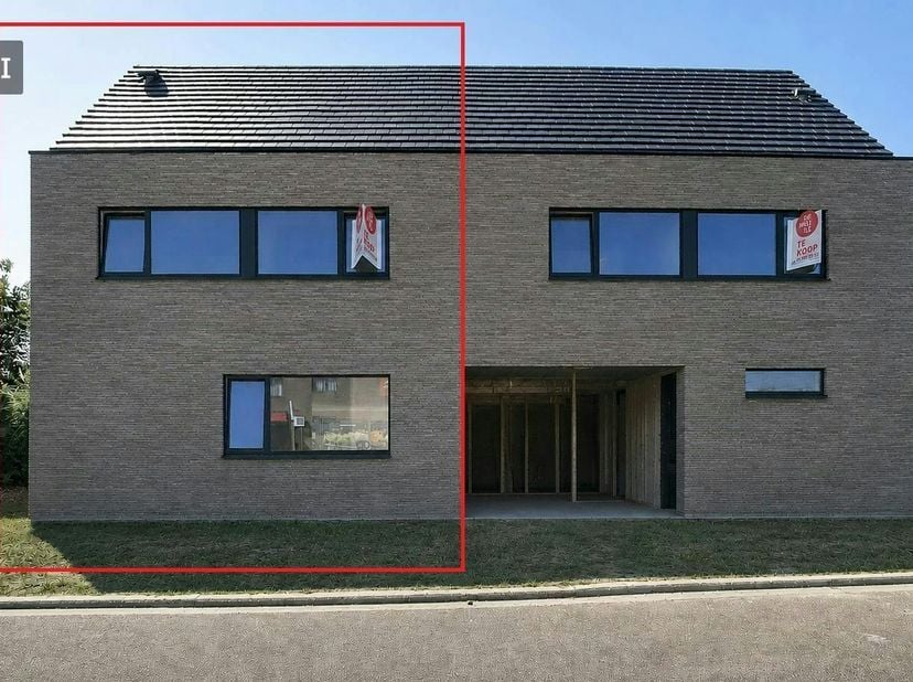 De woning beschikt over een bewoonbaar oppervlakte van 246 m2, een inpandige garage, een aparte fietsenberging en zonnige tuin. <br />
<br />
De indel