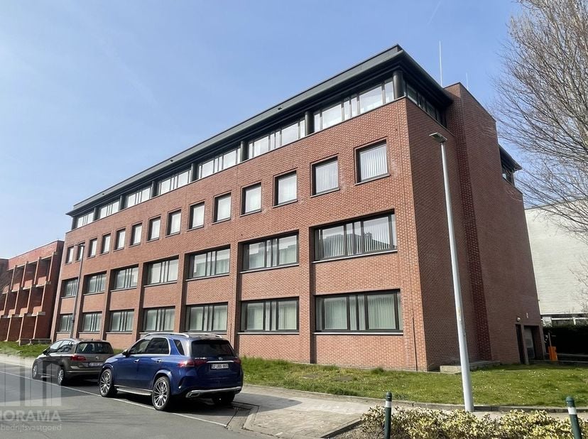 Bedrijfsvastgoed te huur in Gustave Vincke-Dujardinstraat 4,
                    8000 Brugge