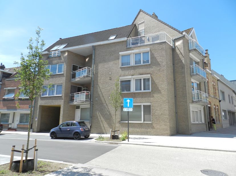 Deze garagebox is gelegen langs op de hoek van de Rijselstraat en De Zuidstraat te Torhout.<br />
De garage is gemakkelijk toegankelijk en beschikt ov