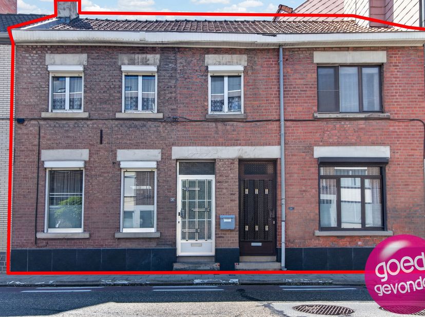 UNIEKE OPPORTUNITEIT bestaande uit 2 WONINGEN met terras en tuin, GARAGEBOX en groot BOS op CENTRALE LIGGING.<br />
Op zoek naar een bijzonder renovat