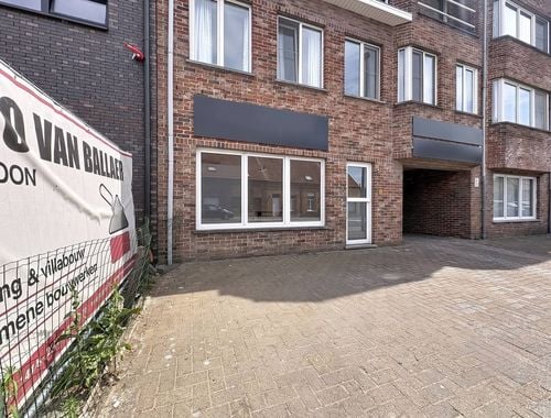                                         Bien commercial à louer à Oud-Turnhout, € 950
