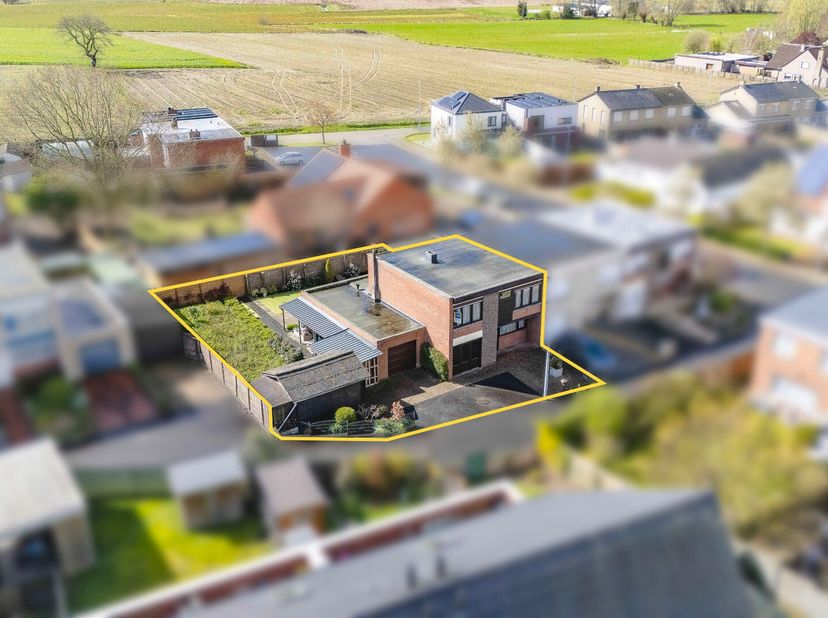 Op zoek naar een ruime halfopen bebouwing met veel potentieel op een super rustige ligging in Deerlijk (Sint-Lodewijk)? Dan zou dit wel eens jouw matc