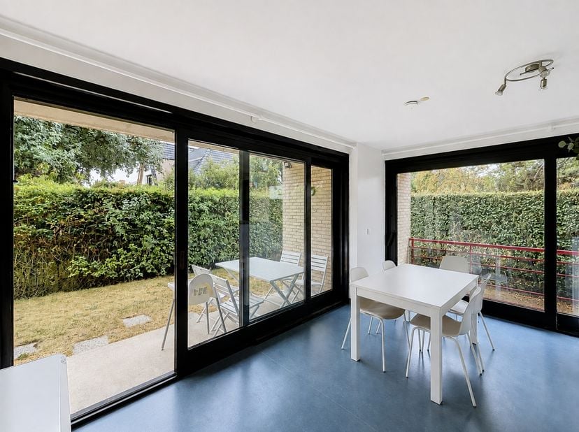 Cet investissement immobilier intéressant bénéficie d'un emplacement exceptionnel et central, à quelques pas de la plage de Nieuport-Bains, et jouit d