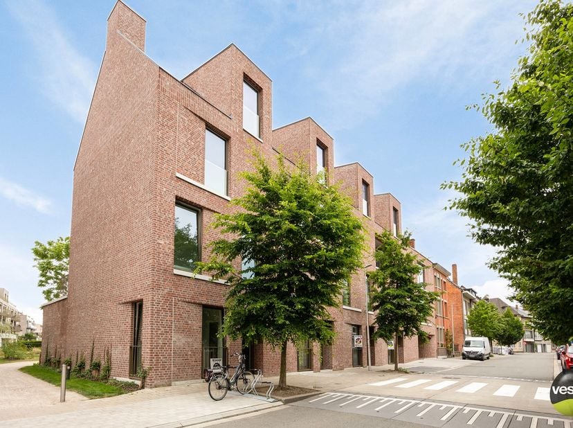 Licht, comfort en een unieke woonbeleving<br />
Dit duplex appartement combineert een doordachte indeling met een aangenaam ruimtegevoel. Dankzij de h