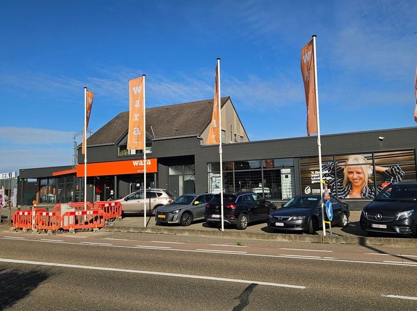 Handelspand TE HUUR!<br />
<br />
Multifunctioneel handelspand in Sint-Truiden biedt alles wat u nodig heeft om uw onderneming te laten groeien.<br