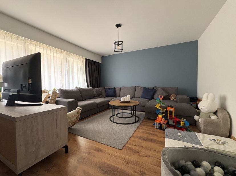 Ruim instapklaar 3 slpk appartement met terras en autostaanplaats <br />
<br />
Ligging: Gunstig gelegen op wandelafstand van het centrum van Lichta