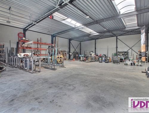                                         Entrepôt à louer à Comines, € 1.600
