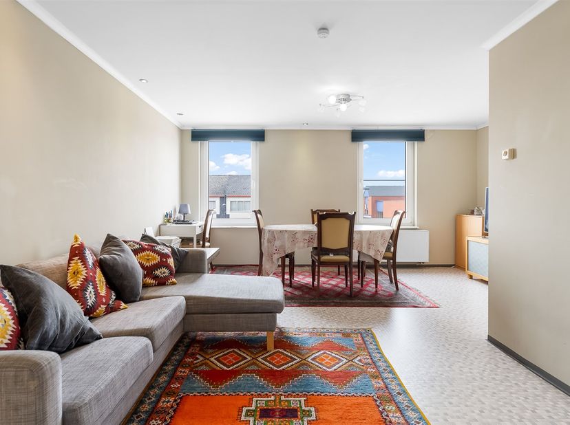 Duplex appartement met 2 slaapkamers te Paal!<br />
<br />
Belangrijkste troeven:<br />
- Centrale en zeer goede locatie<br />
- Ideale investerin