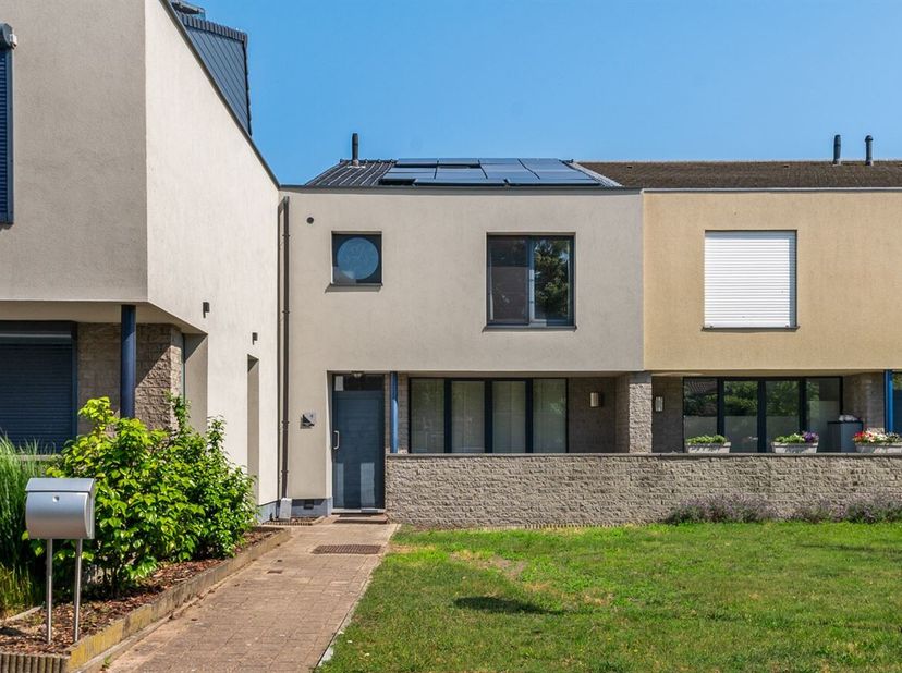 Instapklare gezinswoning met 3 à 4 slaapkamers, gezellige tuin en garage. <br />
Deze woning is rustig en kindvriendelijk gelegen in Berendrecht, met