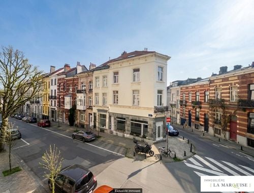                                         Appartement te huur in Elsene, € 825
