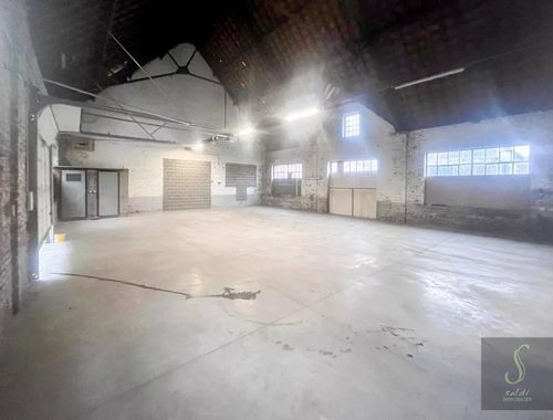                                         Entrepôt à louer à Ressaix, € 900
