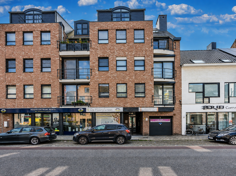 Top onderhouden energiezuinig appartement met garage in hartje Geel.<br />
Dit prachtige appartement uit 2005 is gelegen pal in het hartje van Geel ce