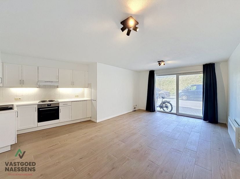 Deze studio is gelegen op de gelijkvloerse verdieping van de residentie "Zeeschoener I".<br />
De studio beschikt over een aangename en lichtrijke lee