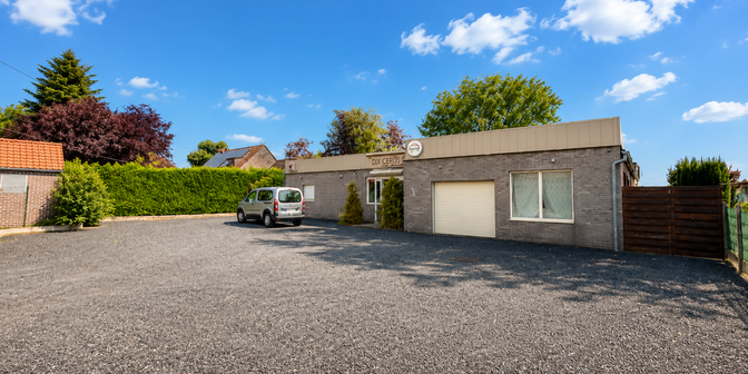 Bedrijfsvastgoed te koop in 7730 Saint-Léger
