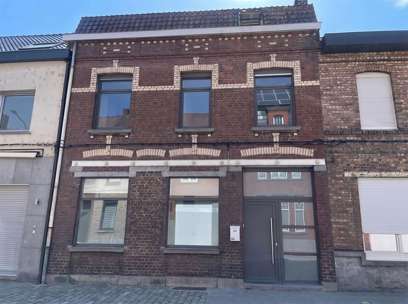 Maison de caractère semi-bourgeoise entièrement rénovée à Dottignies