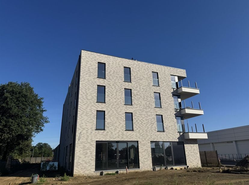 Luxe nieuwbouwappartement met 2 slaapkamers op toplocatie<br />
Ontdek dit prachtige nieuwbouwappartement met 2 slaapkamers, ideaal gelegen aan een br