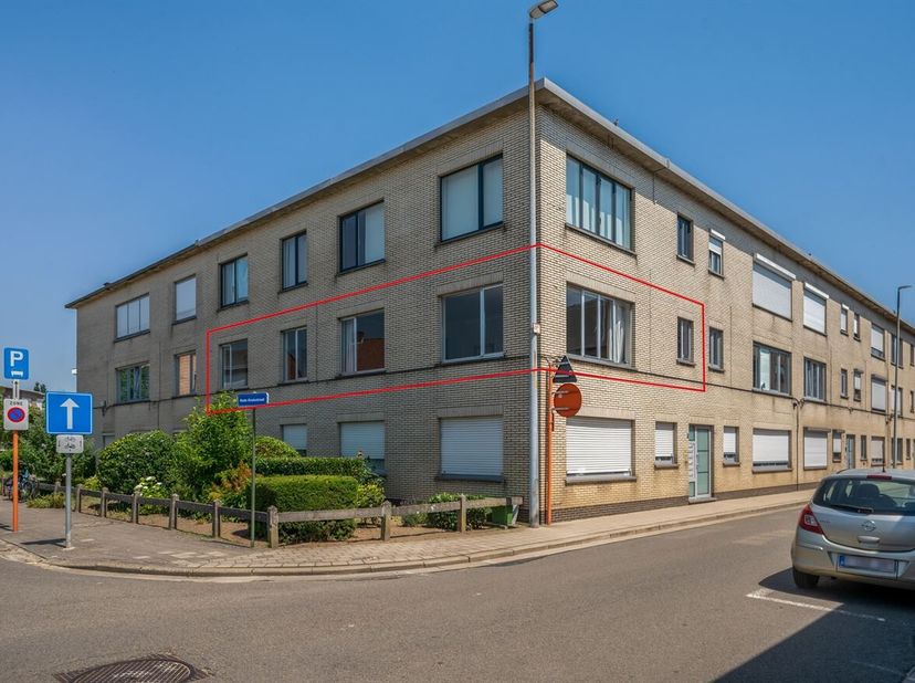 3-slaapkamerappartement met terras en garage in Herentals! <br />
Indeling: Inkomhal, leefruimte, keuken, 3 slaapkamers, badkamer, apart toilet, terra