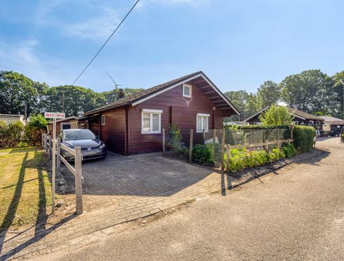                                         Chalet te koop in Vorst, € 129.000
